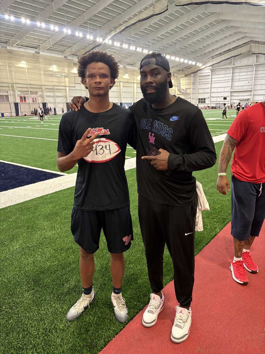 ElijahKerby2027's tweet photo. Had a great day at the @OleMissFB camp!!! @DrWashington_ @drm_12 @_kbolden @SouthPanolaFB @CoachM_Fair @PShegog7_ @CoachGleeton https://t.co/lHESGLsLGY