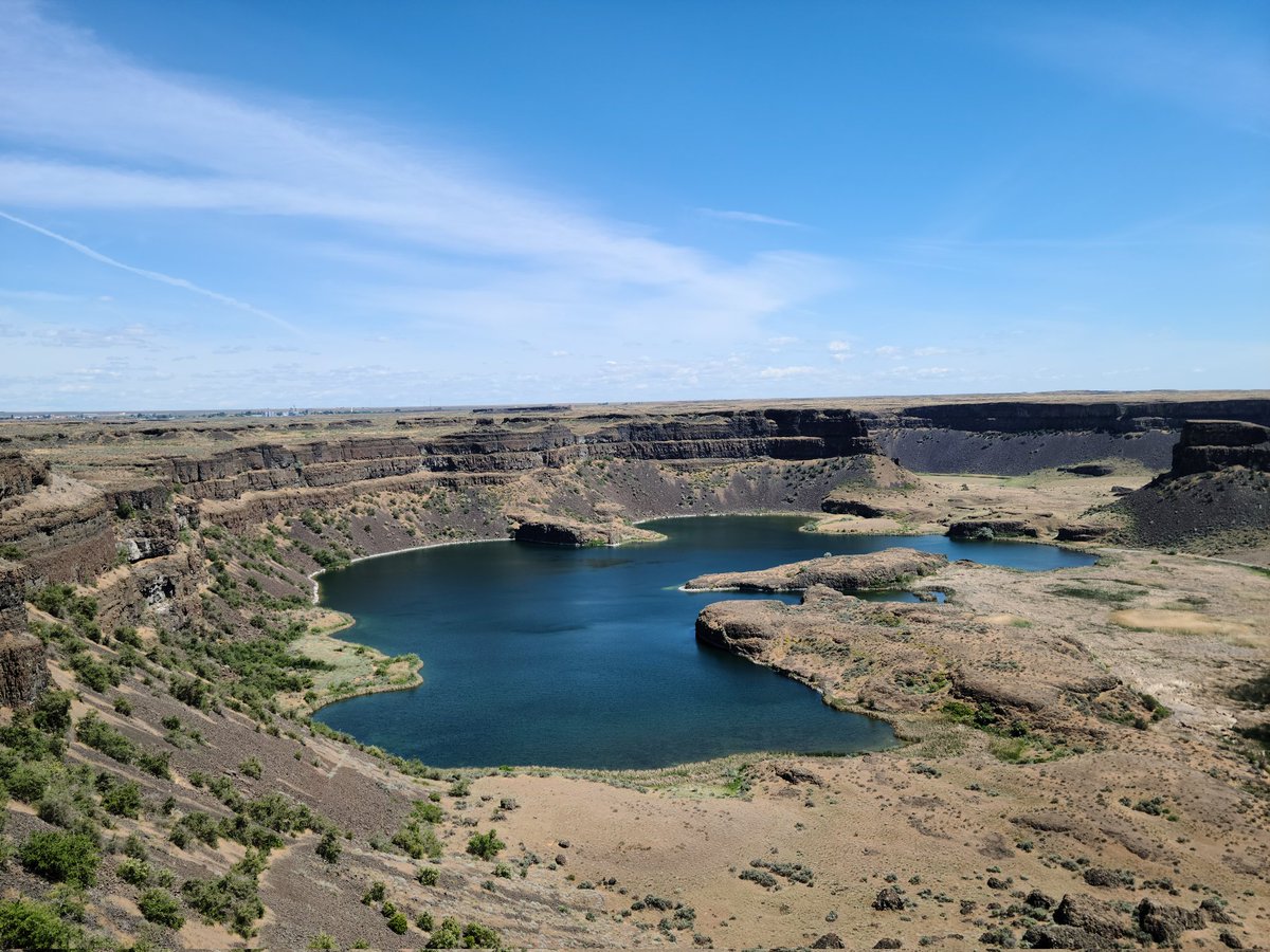 SoIL_Ops's tweet photo. Following the footsteps of @randallwcarlson today! Exploring Eastern WA state Scablands, the Dry Falls area, up thru to Grand Coulee in the Columbia River Basin. Striking beauty in this area! https://t.co/Nh2FGBO2Hh