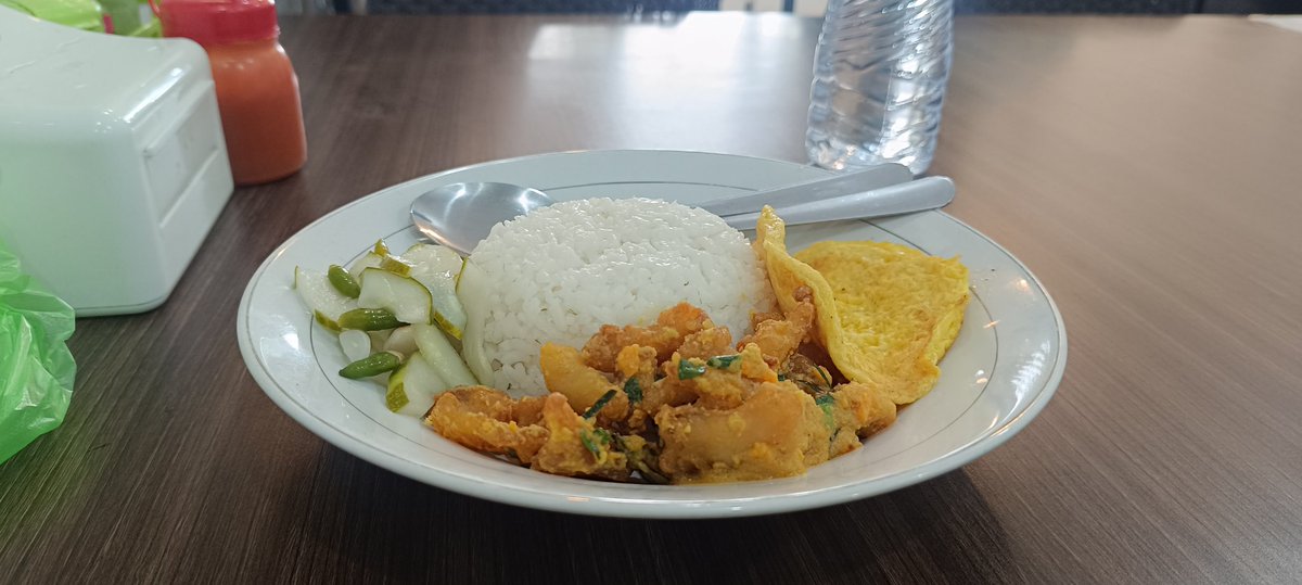 noomadden's tweet photo. Nasi Dori egg + kopi tiam Ko Aming is the best https://t.co/kQctg5TzV7