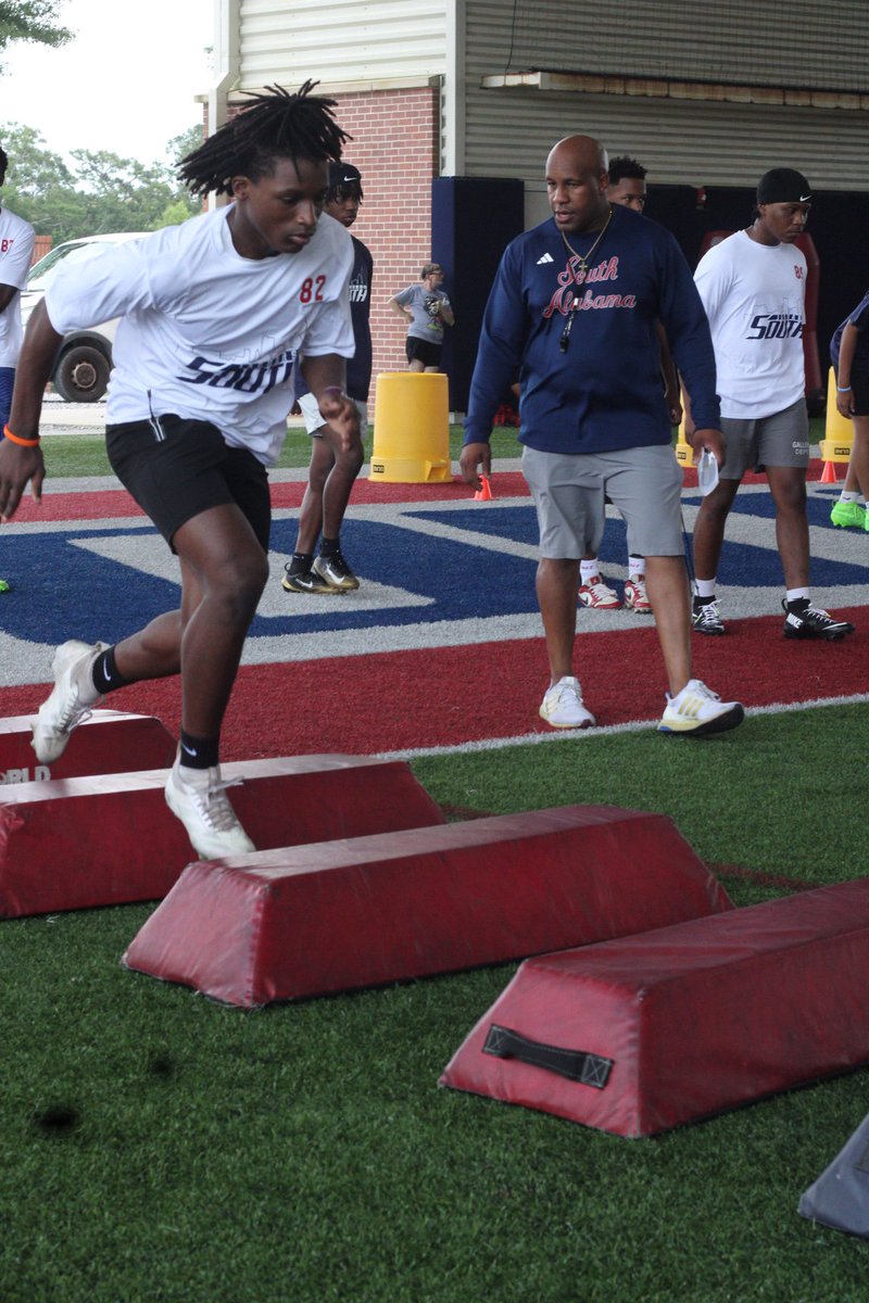 BabyJoeMedia2's tweet photo. C/O 28 , Ath | Jordan Jackson , Bc Rain ,Hs | South Alabama Prospect Camp‼️
 
Jackson Displayed Physicality &amp; Great Technique 

Offers: North Alabama, Troy, Tuskegee @_JordanJacksonn  @HallTechSports1 @helmet2helmt251 @DownSouthFb1 @AL_Recruiting https://t.co/ntuKLhUyUt
