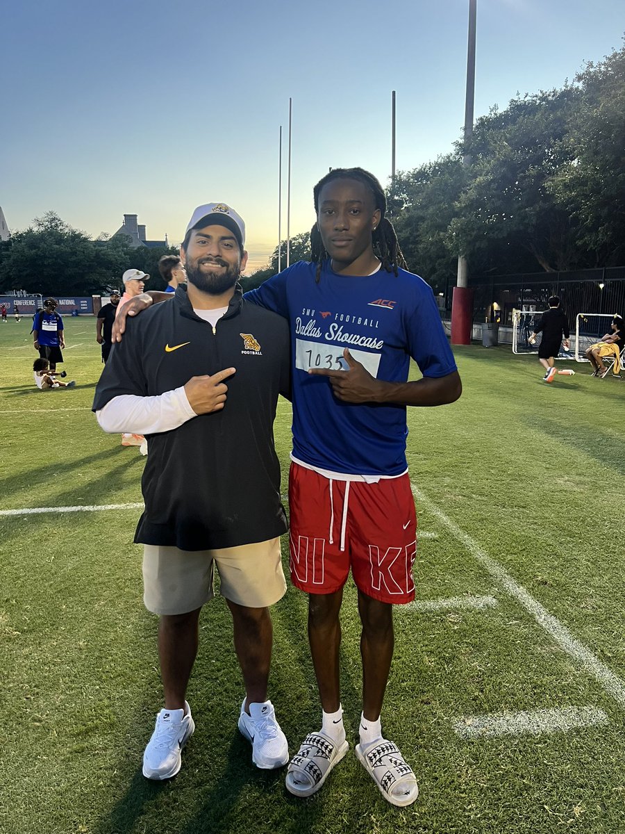 JamariW0_'s tweet photo. #AGTG After a great conversation with @Acethecoach I’m blessed to receive an ⭕️ffer from @MWSU_Football!!
@RHSWolfpackFB @RALeo1974 @CoachStuart_ https://t.co/l8XLggQ0t8