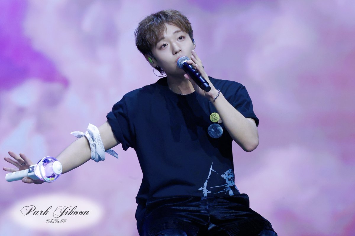 529x99's tweet photo. 260531 RE:FLECT FAN CONCERT in SEOUL
한국 팬콘 

⸜( ´͈ ᵌˋ͈)⸝～💖💕

#박지훈 #PARKJIHOON https://t.co/6iBWMBo9kS