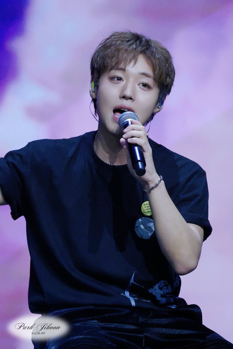 529x99's tweet photo. 260531 RE:FLECT FAN CONCERT in SEOUL
한국 팬콘 

⸜( ´͈ ᵌˋ͈)⸝～💖💕

#박지훈 #PARKJIHOON https://t.co/6iBWMBo9kS