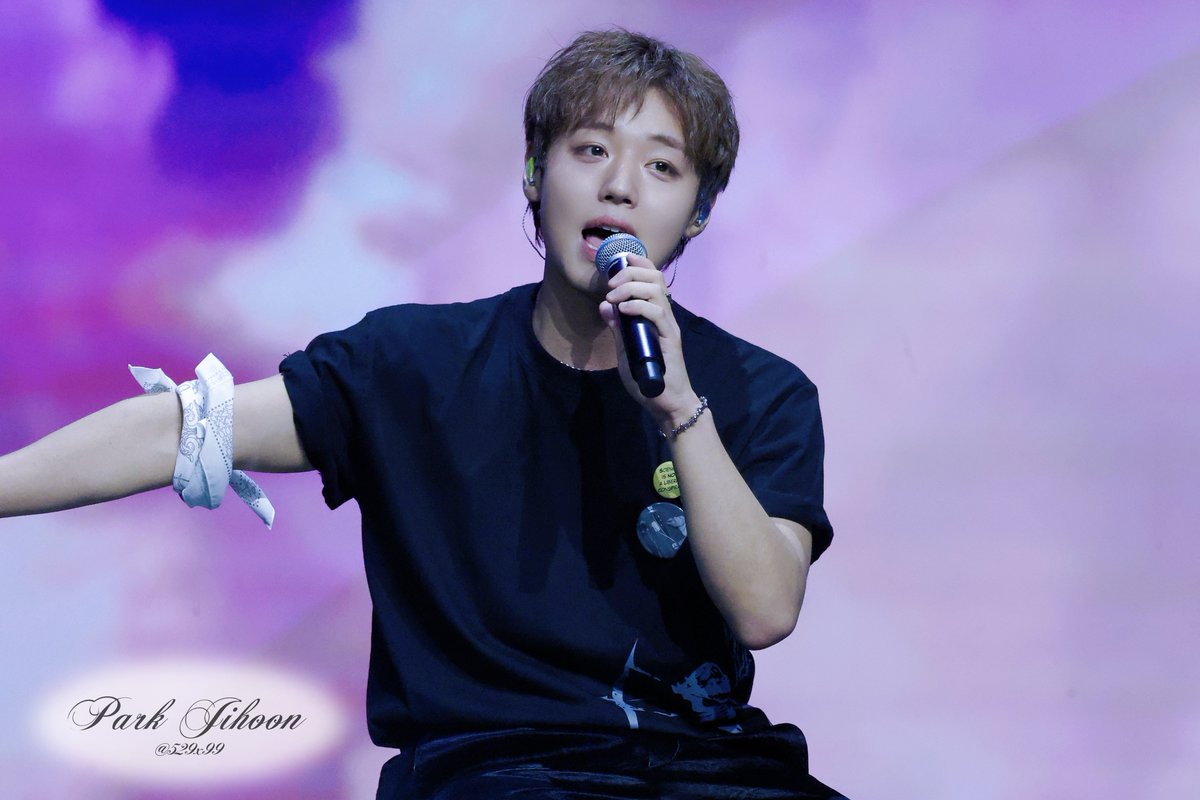 529x99's tweet photo. 260531 RE:FLECT FAN CONCERT in SEOUL
한국 팬콘 

⸜( ´͈ ᵌˋ͈)⸝～💖💕

#박지훈 #PARKJIHOON https://t.co/6iBWMBo9kS