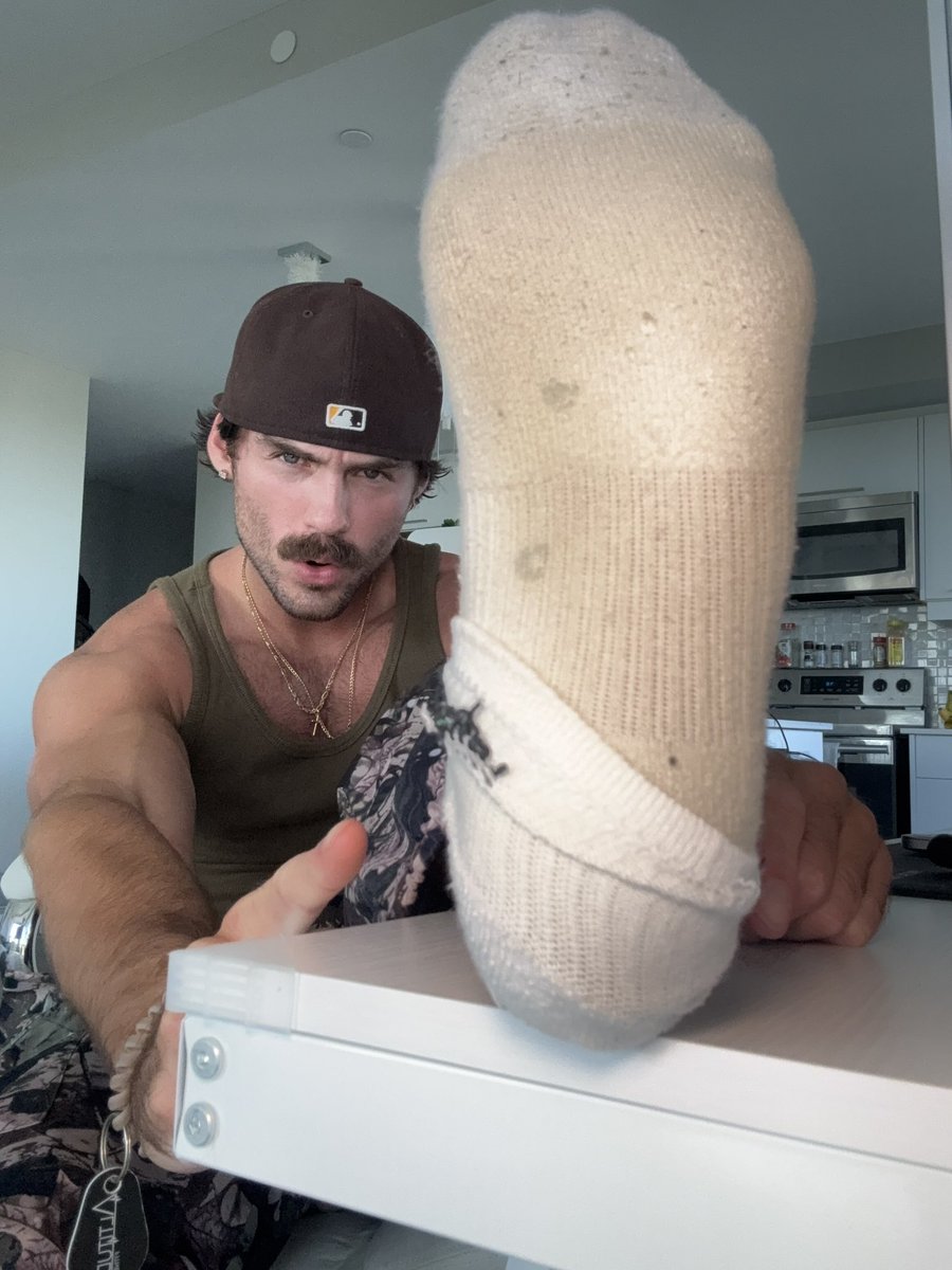 Herculesuf5's tweet photo. Recruiting good boy(:
BYE BYE BRAIN 
#drain #sock #findom #payingpig https://t.co/JwUJX4BCRS