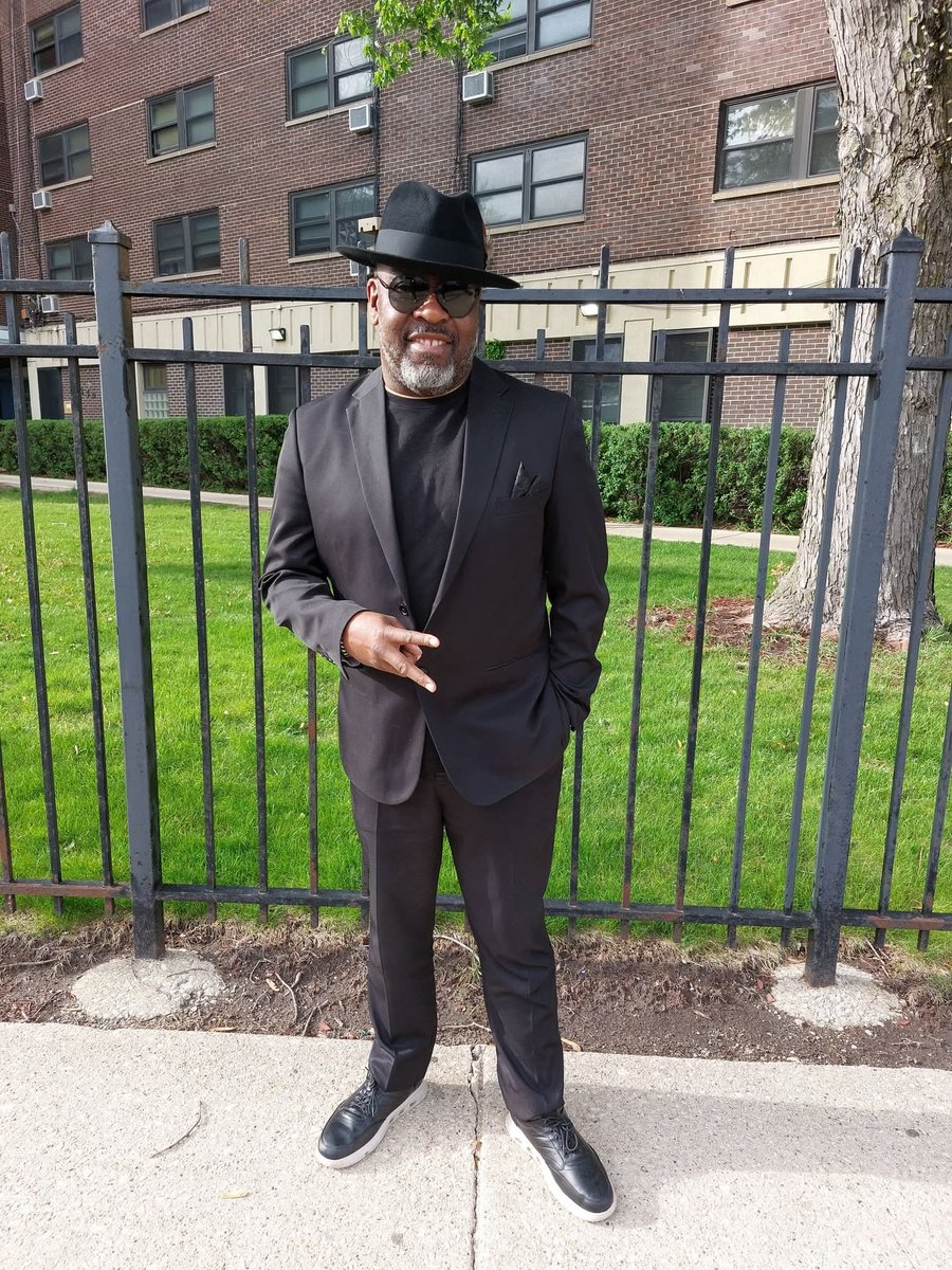 peekjames2's tweet photo. Growing older, getting wiser 🌱. Embracing the past, living in the present, and loving the journey 💖. Doing good, spreading love, and rooting for others – it's the way to go 🌟 #Grateful #AgeWithGrace #KingJames 👑 https://t.co/NhS77vbrla