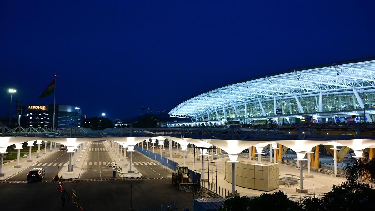ChennaiREUpdate's tweet photo. The Arrival Plaza with Cab pickup and drop off at Chennai Airport.
Please dont ask when this will open though https://t.co/bEcv9LQkVW
