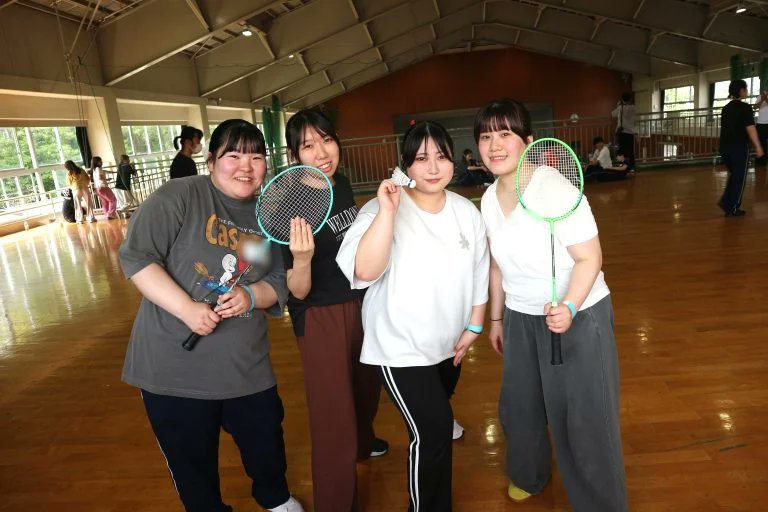 wm_cocoro's tweet photo. こども保育・教育系学科の学生によるスポーツレクリエーションが行われました！

学科・コースでチームに分かれてバスケや大繩などさまざまな競技で交流🏀

みんなで楽しく体を動かしました✨

https://t.co/83kvkRVkG4

#保育 #専門学校 #新潟 https://t.co/eYeM2Tg3oG