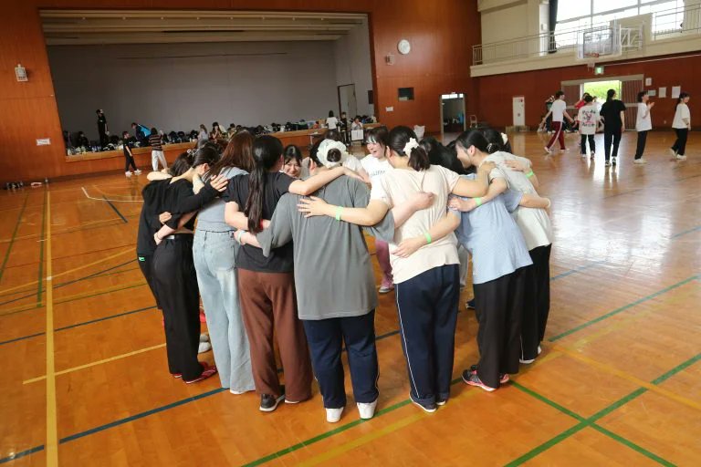 wm_cocoro's tweet photo. こども保育・教育系学科の学生によるスポーツレクリエーションが行われました！

学科・コースでチームに分かれてバスケや大繩などさまざまな競技で交流🏀

みんなで楽しく体を動かしました✨

https://t.co/83kvkRVkG4

#保育 #専門学校 #新潟 https://t.co/eYeM2Tg3oG