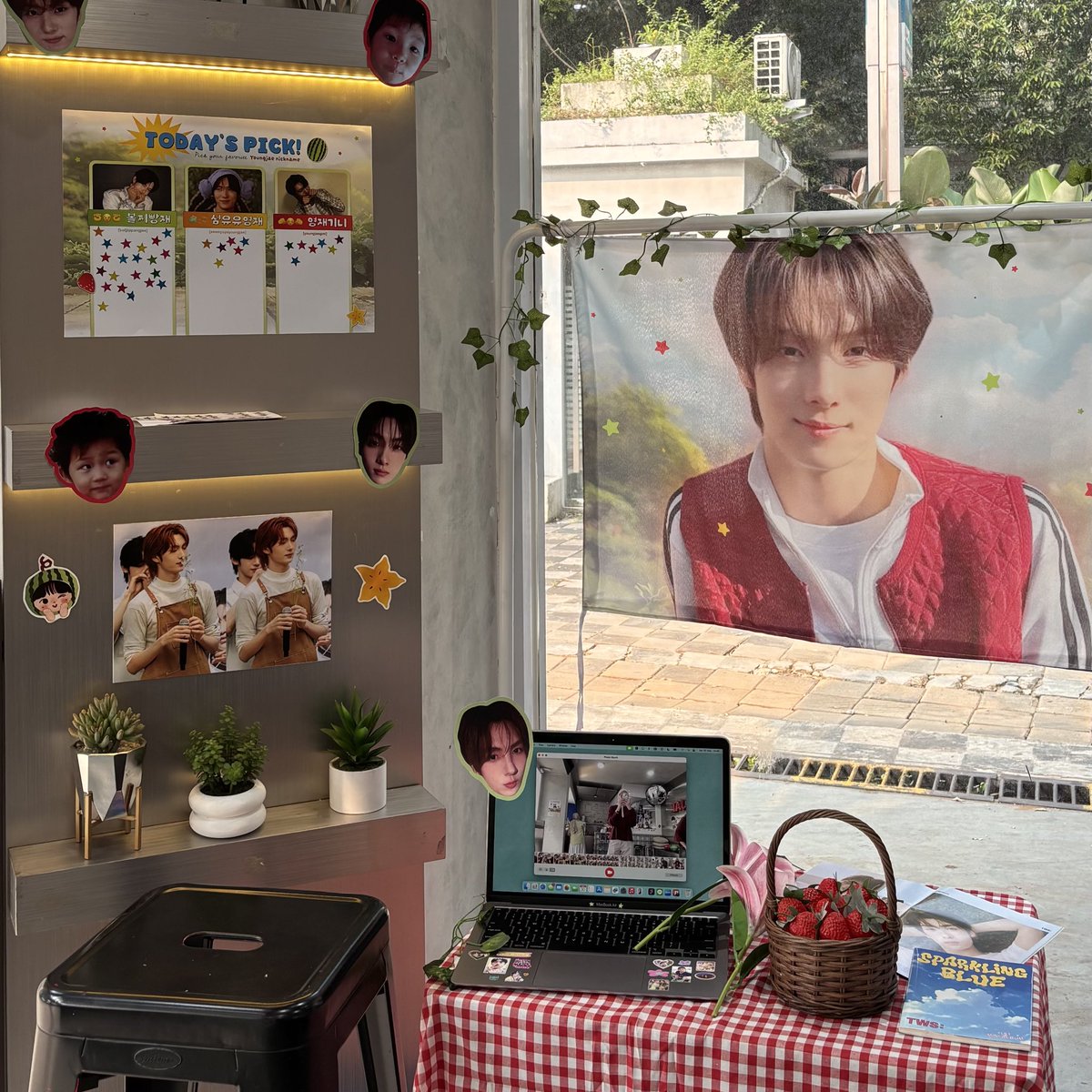 nychwe's tweet photo. #YoungjaeSummerHarvest ಄ @42logs

happi youngjae day! 🍓⭐️🍉 https://t.co/dXZAjLtsoc