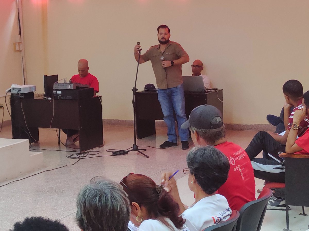 UOCuba's tweet photo. 🎙️Con el pie en estribo los cuadros de la UOCuba se vienen preparando para la defensa. El pasado viernes profundizaron en varios temas
de gran importancia para poder enfrentar una probable agresión. Amplíe en: https://t.co/76QlfWWGBA https://t.co/jwKMfXLUKh