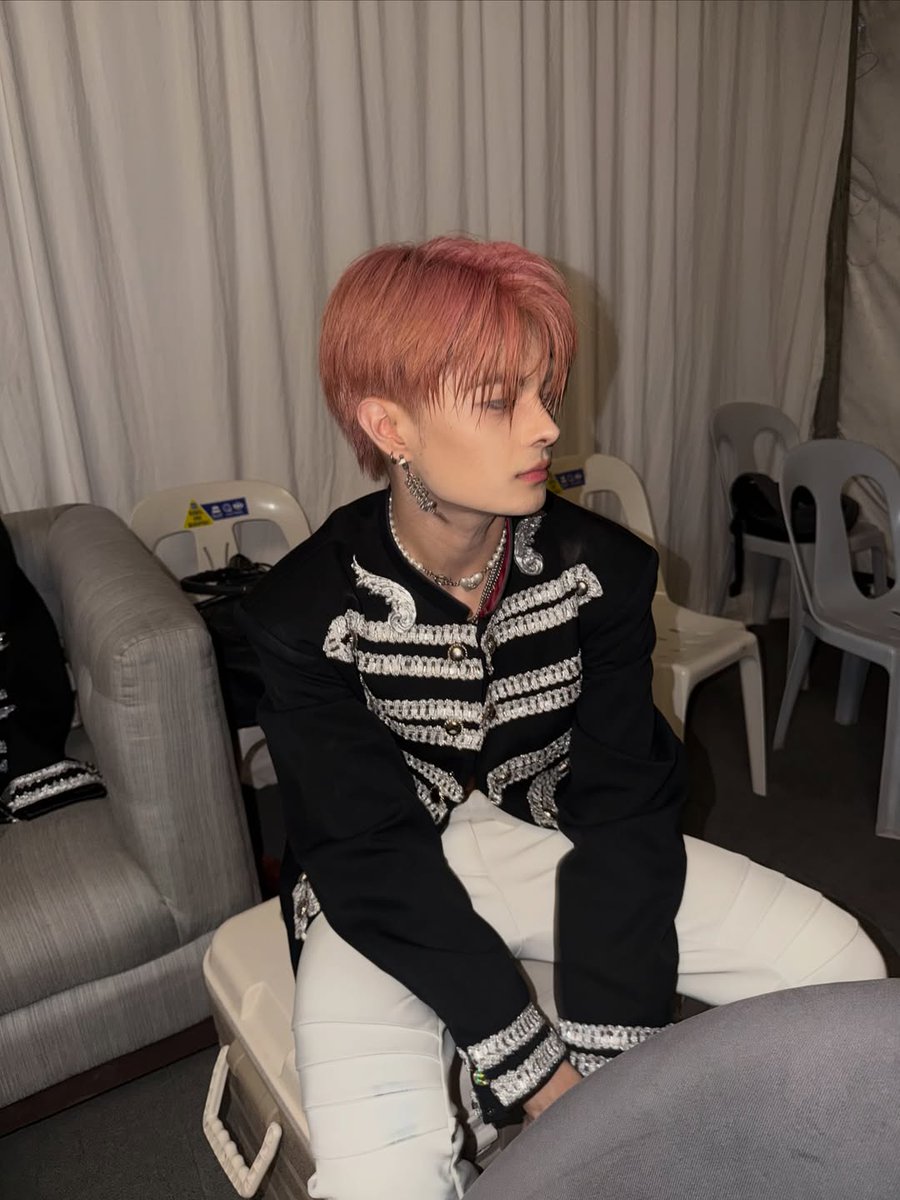 newid_global's tweet photo. [🐻‍❄️] #NEWID_THAD_IGP 20260531

"backstage"

🔗: https://t.co/jkVTgjds3c

#NEW_ID #THAD #NEWID_THAD (1/3) https://t.co/eiVedVRC2m
