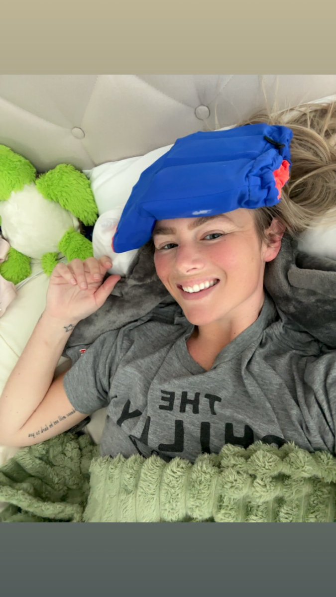 BreMarieG's tweet photo. post-op day 3, heat on back, ice packs on head and on surgical incisions on stomach... thriving 😅 https://t.co/p9eMJ3ysJA