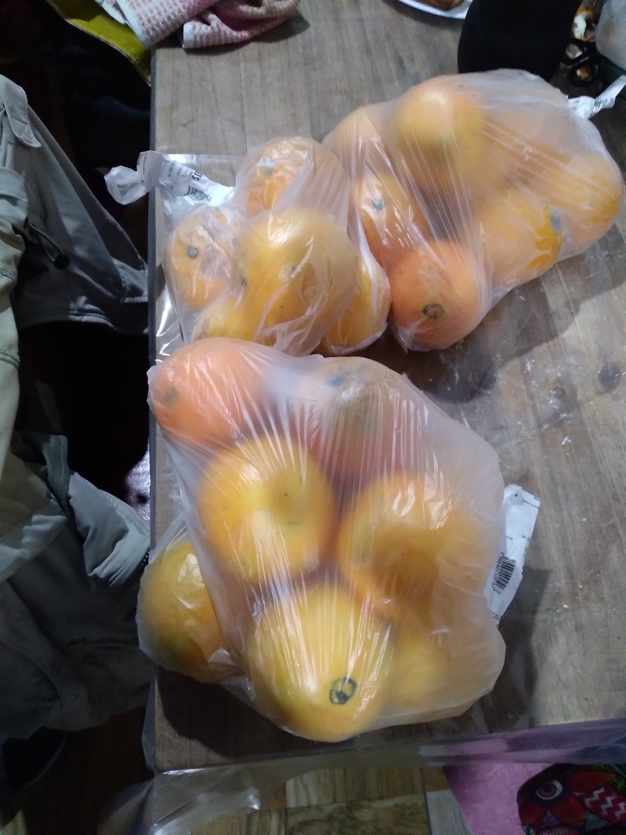 God_Emago's tweet photo. Si la vida te da naranjas, craftea mermelada.
Ayuda son 6,2 kg, me voy a morir en el proceso de mermelacion (?) https://t.co/otELVY8se6