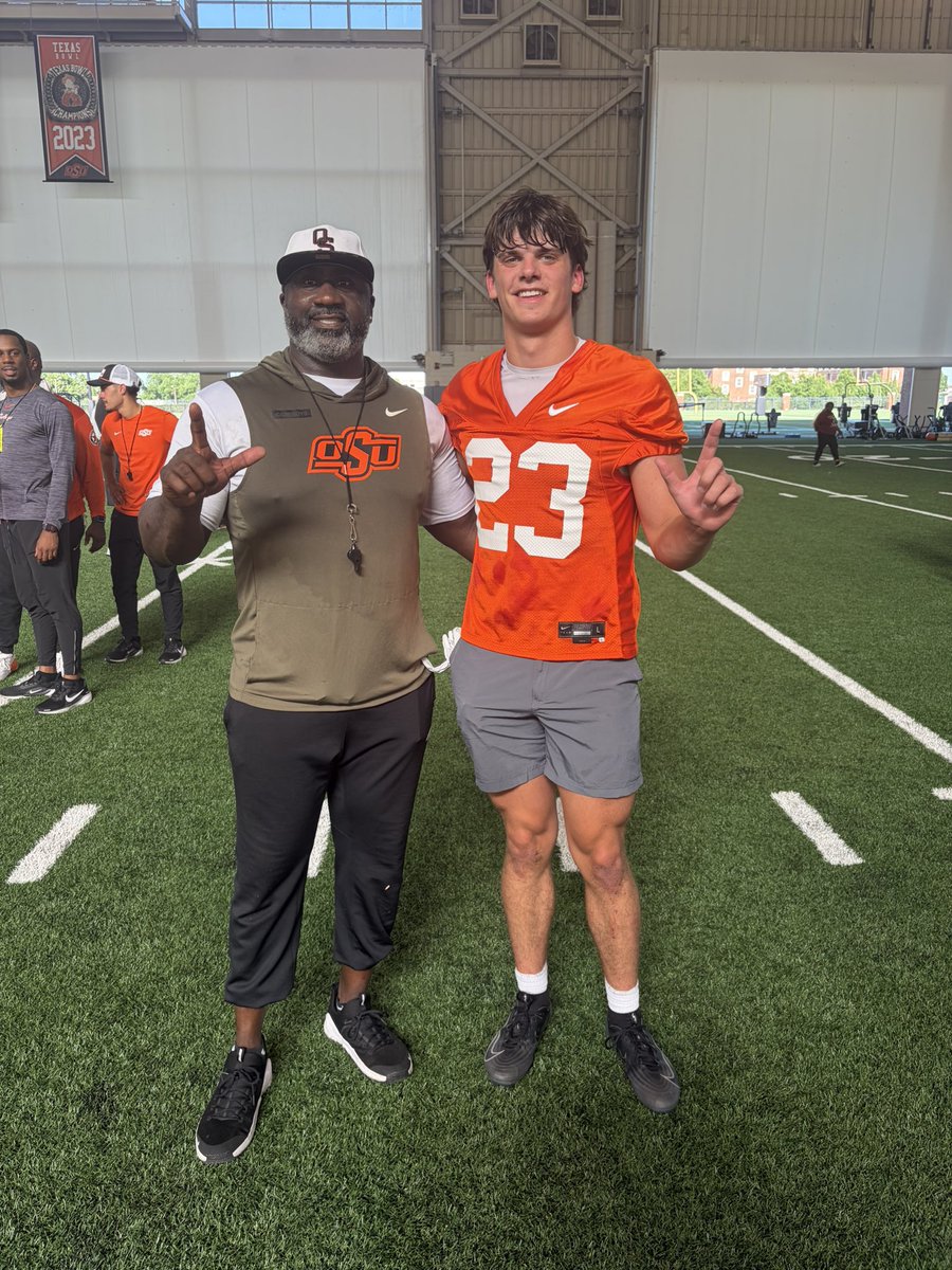 ryan_powers27's tweet photo. Had a great time today at @CowboyFB mini camp‼️big thanks to @LBBrockermeyer #PTF
@COACHRJOHNSON1 @CoachGRichDL for working with me🙏 another thanks to @AndrewLee_CFB for the invite ✉️
 #gopokes 🟠⚫️

@feedthesharks40 @CoachBeck_PTF @PTFAthletics @PTFFootball @lettermans_ptf 
@TXRecruits