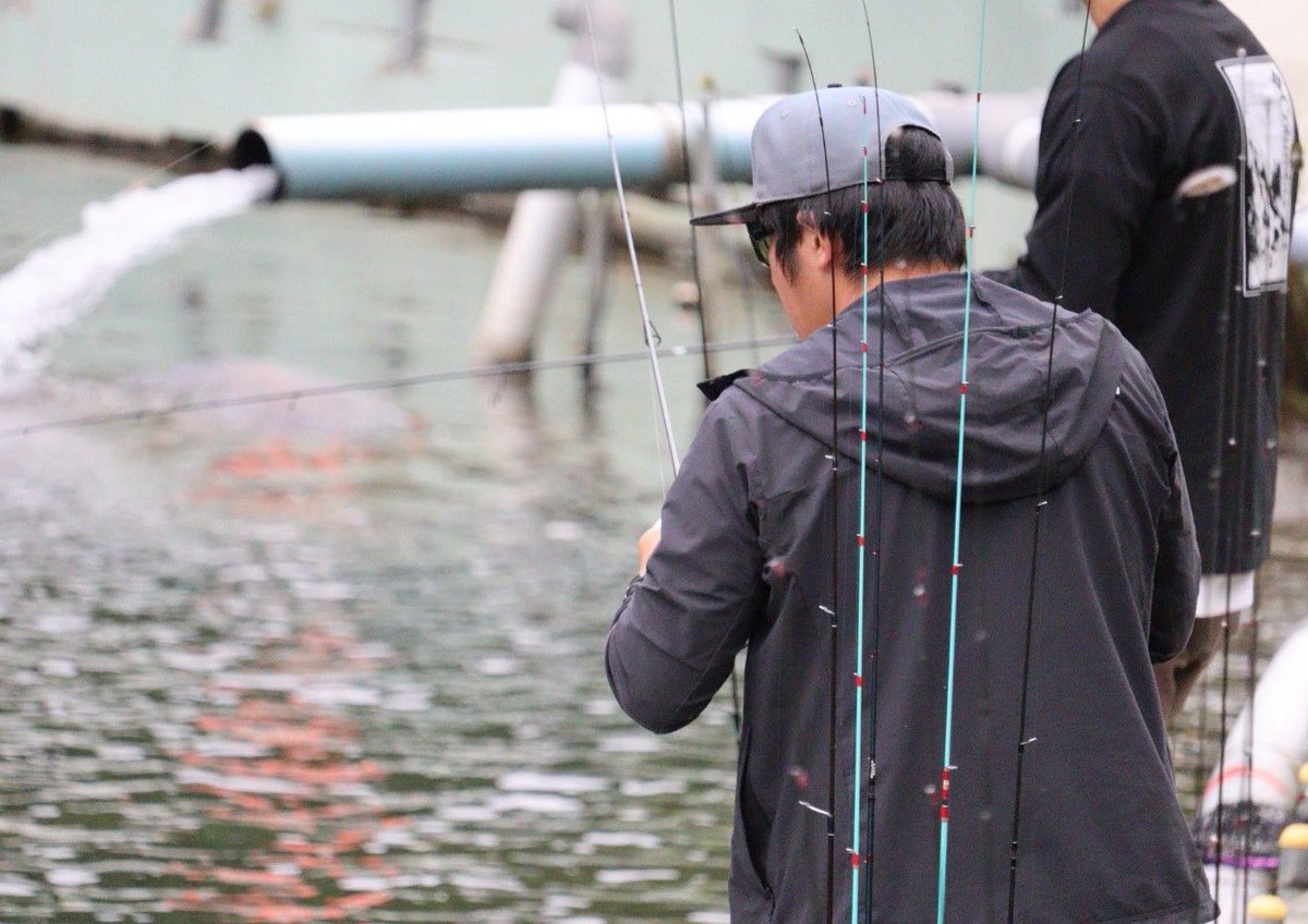 com198612's tweet photo. 昨日は足柄王in足柄CAに参加してきました🎣
結果は見事に惨敗でしたが、試合でしか得られない良き学びの機会となりました
ジャンケン大会ではt-routeさんのシャツをGET！
アフターでも大イワナを釣り上げ、らしい1日の〆となりました
ともふるさん、レイジの皆さん、本当にありがとうございました🙇 https://t.co/w8O48Z9Q3X
