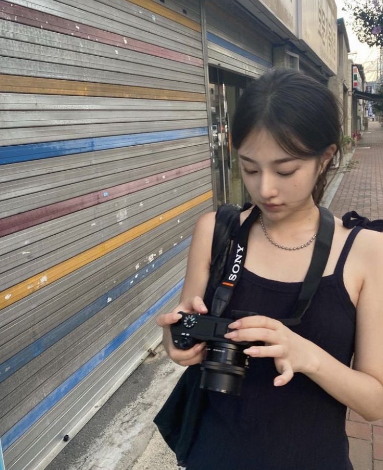 kitrain_'s tweet photo. 두번째 분 다른 사진도 보았는데
정말 여름과 잘 어울리는 여성분이심 🌿

@ y_0ju https://t.co/RkAtKR47un