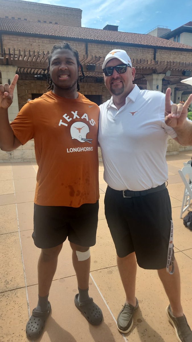 jtchamp527's tweet photo. I had an amazing time at @TexasFootball camp today @CoachSark,@KJJFlood, @JasonMcEndoo, @CoachD_Gatewood, and @CoachZoloty. Thank you for the opportunity to come out and compete at the Elite Camp. https://t.co/SdP2mbGxbY