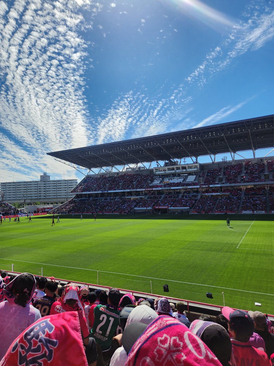 2megumi2's tweet photo. #まちゃお765
#thanksweek
まちゃおさん、こんにちゃおです🇮🇹
30日(土)は、100年構想リーグwest対EastのプレーオフでFC東京と試合をし、ほんまに熱い闘いのちドロー⚽🔥。
暑くなりましたね☀😵💦
スタジアムMCの池田さんが13年支えて下さり卒業。
セレモニーでは熱い涙が止まらなかったです。 https://t.co/uEuiYyEZJc