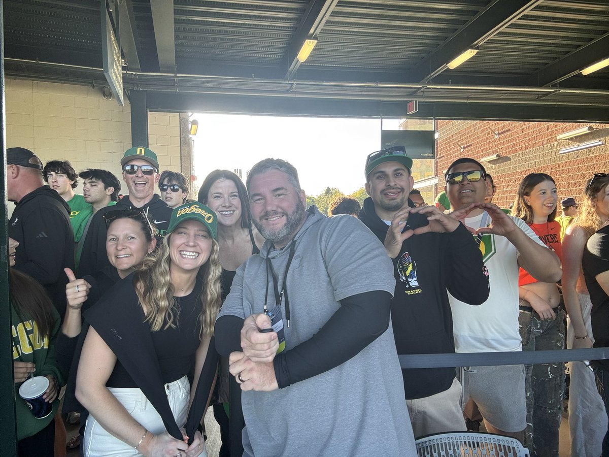 CBaseBall365's tweet photo. Yeah this is what it’s about @Mike_Rooney @ChrisBurke02 #ESPNsqueezeplay look at this group of fans in Eugene! https://t.co/3wlIaQ4SSH