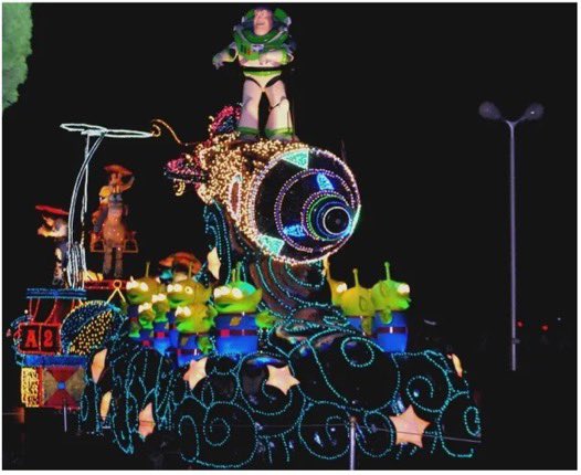 ICCHYDISNEYLOVE's tweet photo. エレクトリカルパレード・ドリームライツ25周年❣️
何回かリニューアルして、見れなくなったフロートもあります。
私が好きだったのは、このフロートです。
特に白鳥の親子🦢のフロートが好きでした。

#エレクトリカルパレード・ドリームライツ25周年
#TDR_history https://t.co/yJ38gnKVyN