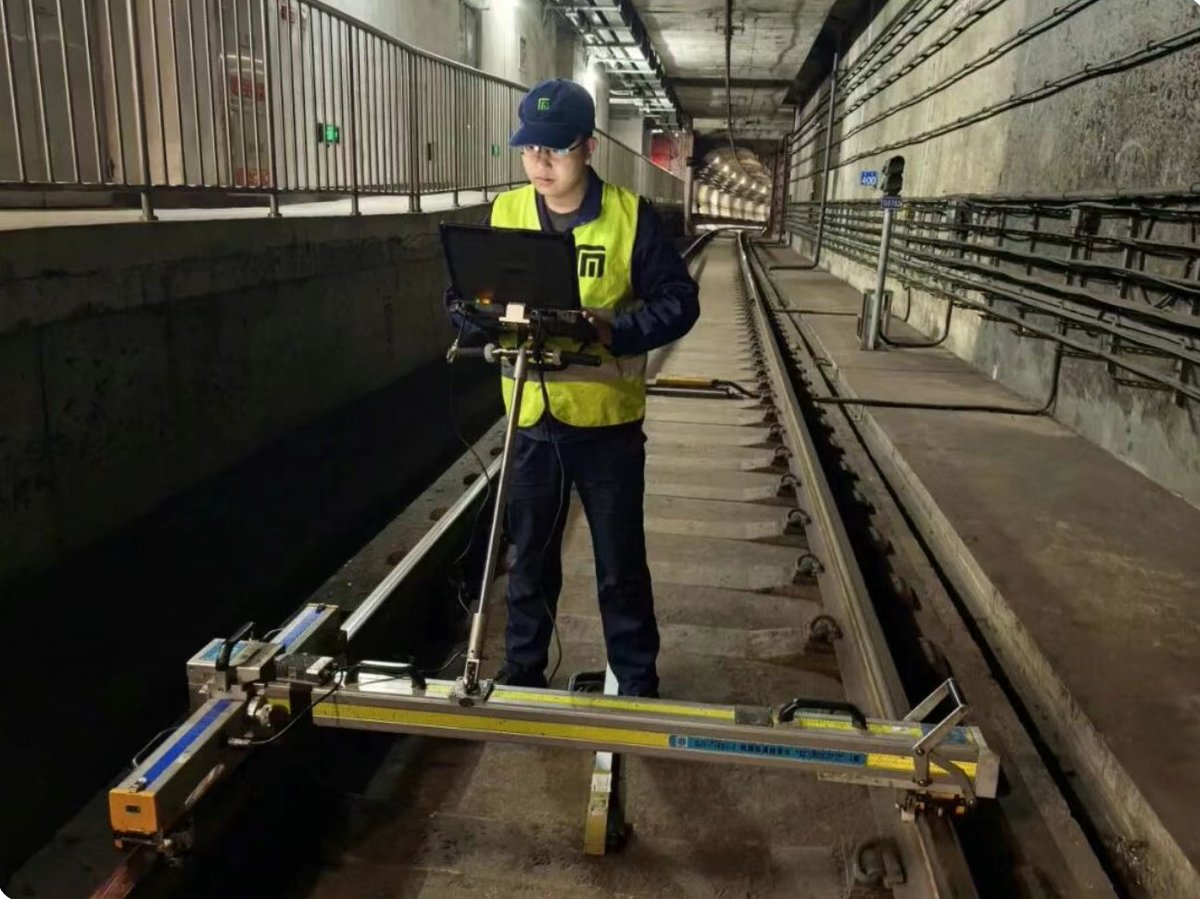 AShow71739's tweet photo. Even the smallest rail geometry deviation can affect ride quality and safety. 🚇
Shijiazhuang Metro performs monthly inspections using static and dynamic testing to keep every journey safe and smooth.
#Metro #RailTransit #UrbanRail #SafetyFirst #Infrastructure https://t.co/5lFi4BoATo