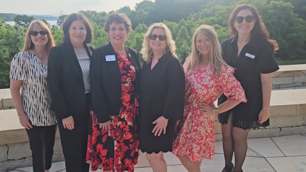 BronesHuber's tweet photo. Happy 20th Anniversary @1SI_Chamber! @DukeEnergy was proud to be a sponsor of the celebration. I was honored to be one of the former board chairs interviewed for the anniversary video and to serve as a current board member. Keep up the great work 1si! https://t.co/yseYfzEtys