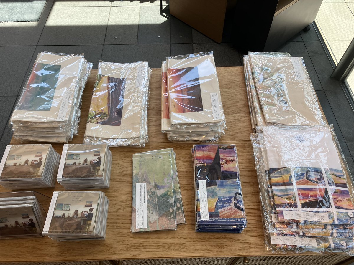 du_books's tweet photo. 本日6/1（月）より代官山蔦屋書店1号館1階 音楽フロアにて『渋谷カルチャー考現学』フェアがスタート（6/11まで）

橋本徹（SUBURBIA）さんによる選書、FJDさんアート/デザインによる関連アイテム、P-VINE 50周年Free SoulコラボTシャツなど大展開🍃

6/5（金）19時からは、橋本さんとやけのはらさんによるトークショウもございます！