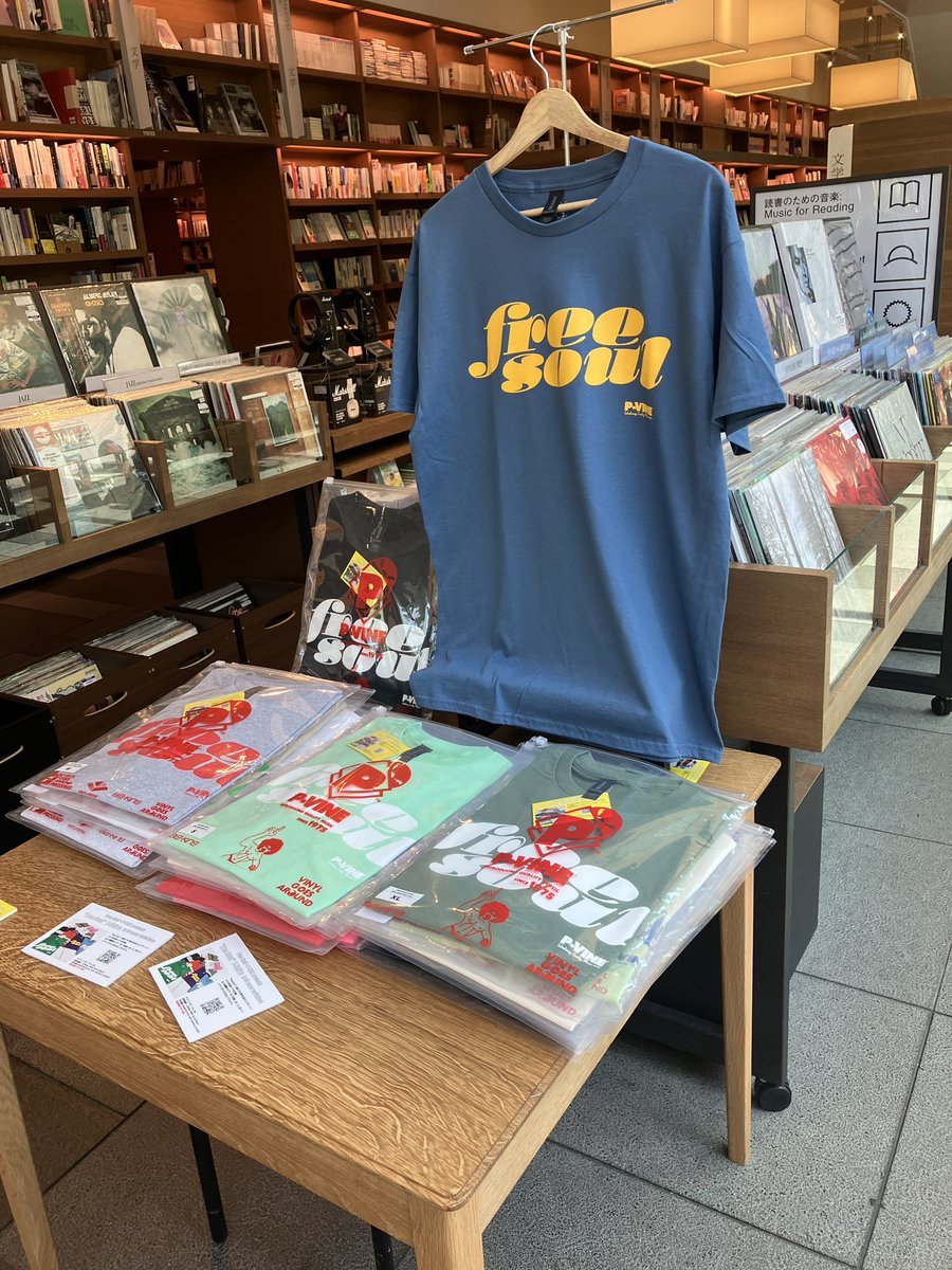 du_books's tweet photo. 本日6/1（月）より代官山蔦屋書店1号館1階 音楽フロアにて『渋谷カルチャー考現学』フェアがスタート（6/11まで）

橋本徹（SUBURBIA）さんによる選書、FJDさんアート/デザインによる関連アイテム、P-VINE 50周年Free SoulコラボTシャツなど大展開🍃

6/5（金）19時からは、橋本さんとやけのはらさんによるトークショウもございます！