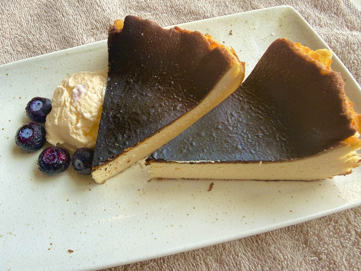 Zn__ell's tweet photo. ラタトゥイユとバスクチーズケーキでけた>᎑< https://t.co/GDUnCZEDnZ