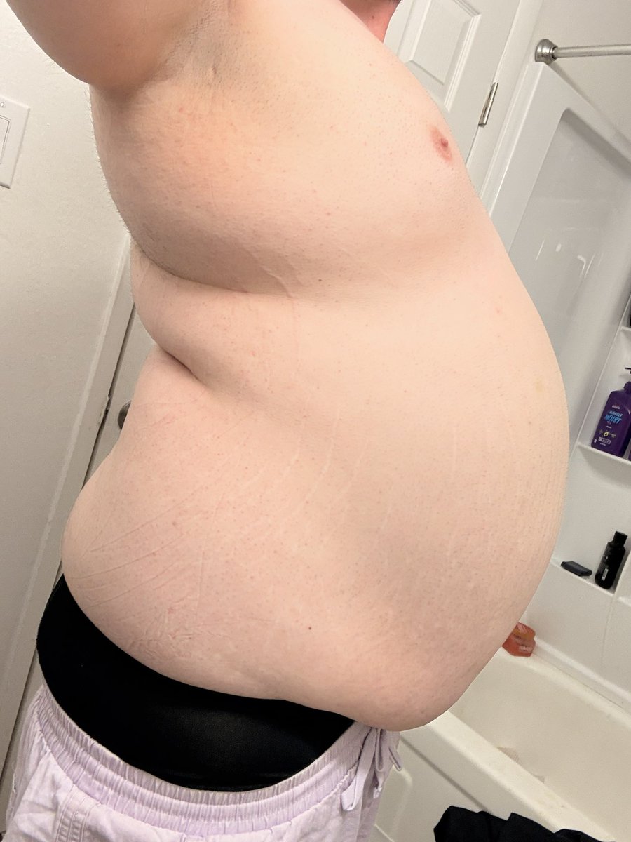 GrowBalloon's tweet photo. I may have gotten a bit 🍃 and ate more then I was expecting…. Still kinda hungry too~ https://t.co/OH2MsALQsA