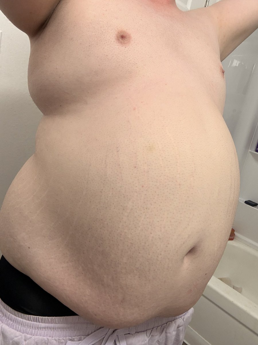 GrowBalloon's tweet photo. I may have gotten a bit 🍃 and ate more then I was expecting…. Still kinda hungry too~ https://t.co/OH2MsALQsA