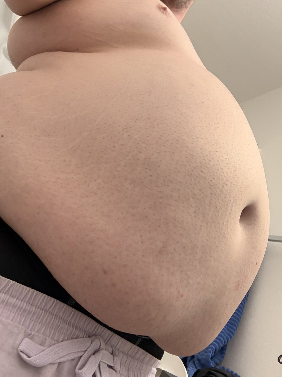 GrowBalloon's tweet photo. I may have gotten a bit 🍃 and ate more then I was expecting…. Still kinda hungry too~ https://t.co/OH2MsALQsA