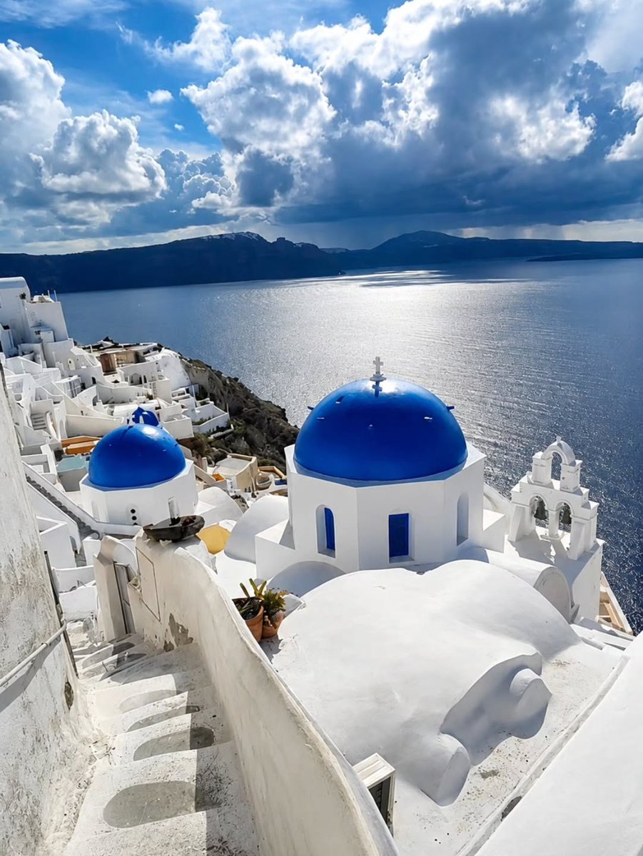 GreekPictures's tweet photo. Hello June. May your days be as bright as the Greek sun and as blue as the Aegean Sea. 🇬🇷
📷 george__dimitriou https://t.co/E71UehrWbn