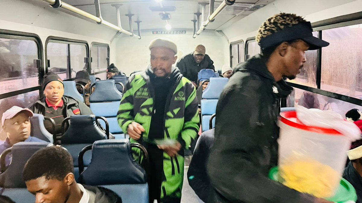 TshwaneActionsa's tweet photo. 💚 MOGOMA TŠHEMONG 💚 ActionSA leaders hitting the ground running in Atteridgeville Bus Station ahead of the Mayoral Clinic Visit. Clock it for #DrNasiphiMoyaForMayor #5MOREYEARS #fivemoreyears #letsfixtshwane https://t.co/r1dAde1YgK
