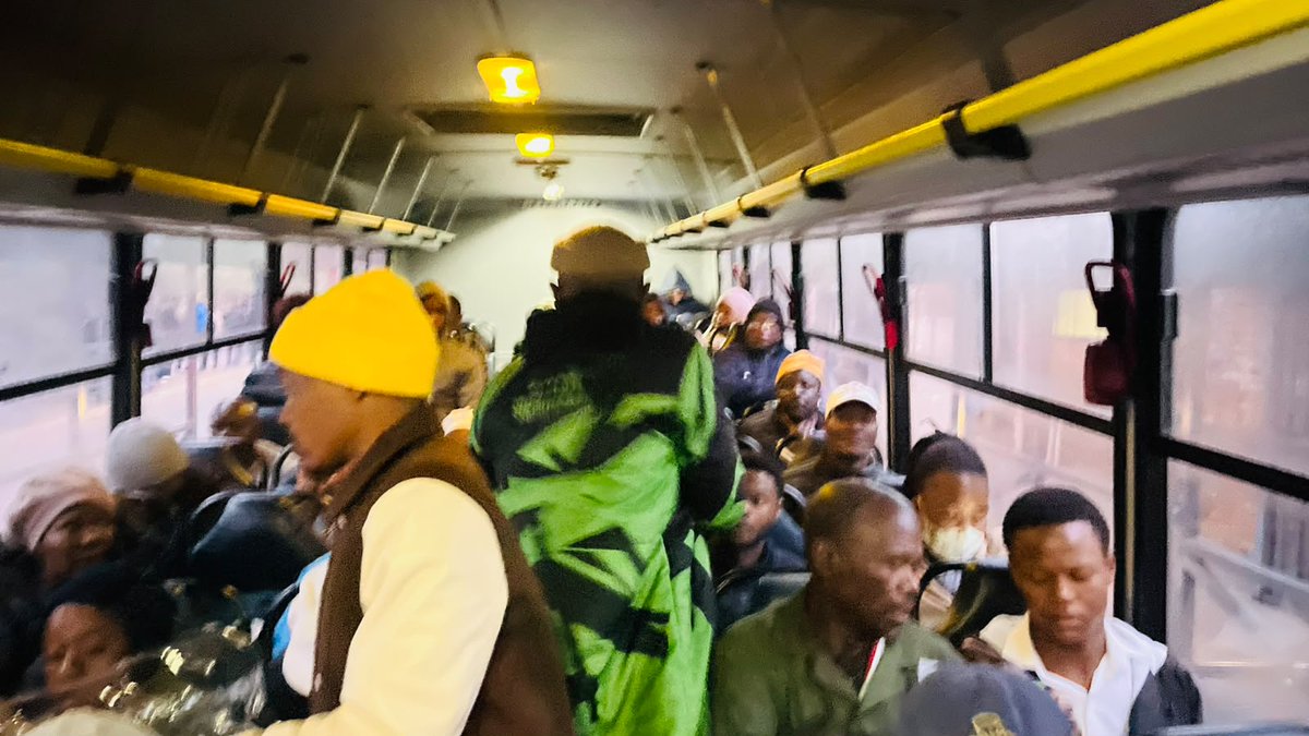 TshwaneActionsa's tweet photo. 💚 MOGOMA TŠHEMONG 💚 ActionSA leaders hitting the ground running in Atteridgeville Bus Station ahead of the Mayoral Clinic Visit. Clock it for #DrNasiphiMoyaForMayor #5MOREYEARS #fivemoreyears #letsfixtshwane https://t.co/r1dAde1YgK