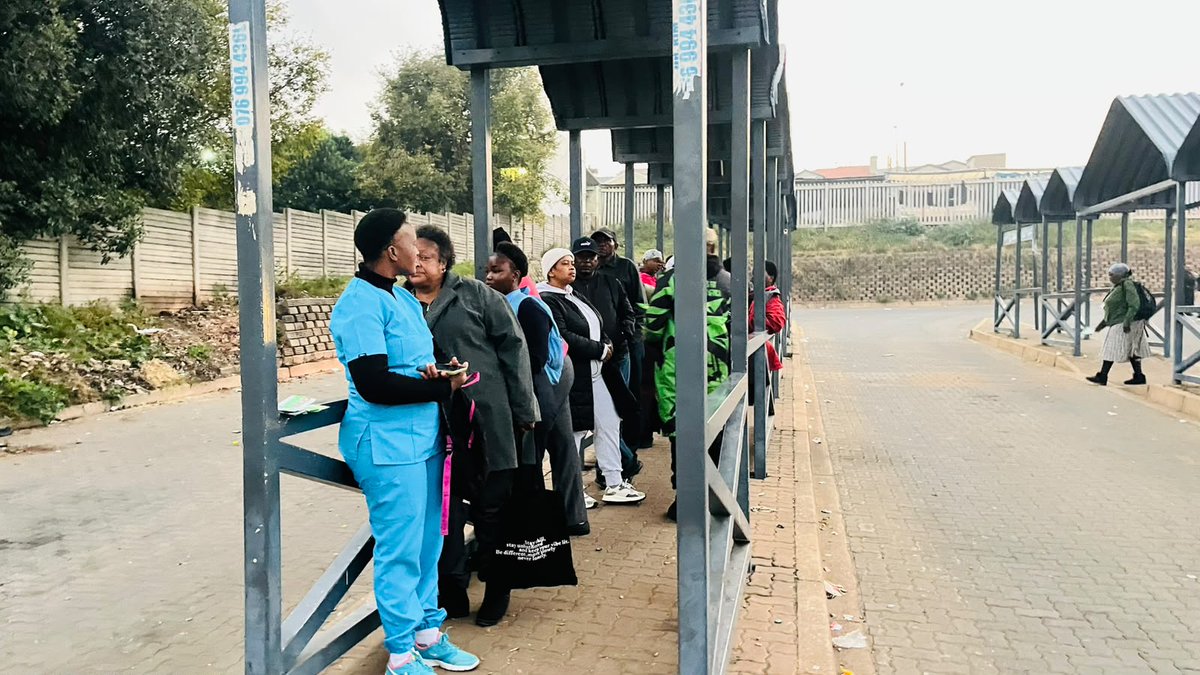 TshwaneActionsa's tweet photo. 💚 MOGOMA TŠHEMONG 💚 ActionSA leaders hitting the ground running in Atteridgeville Bus Station ahead of the Mayoral Clinic Visit. Clock it for #DrNasiphiMoyaForMayor #5MOREYEARS #fivemoreyears #letsfixtshwane https://t.co/r1dAde1YgK