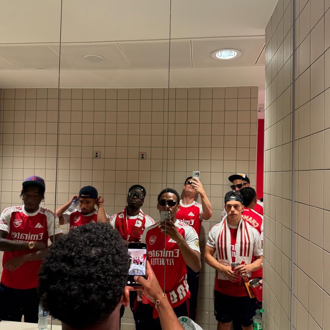 maplemartini's tweet photo. this is my met gala bathroom selfie https://t.co/R77xmc1WtR