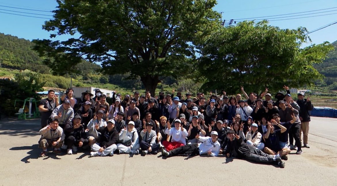 ilbakilcontents's tweet photo. my precious family 🥺❤️🧡💚💛🩵 https://t.co/ylsW6sWkXt