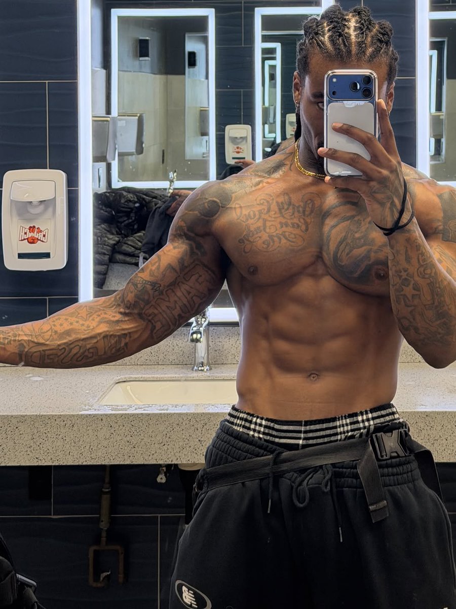 dwaynemckellw's tweet photo. Relax with me 😌 ? https://t.co/zO59JudHEG