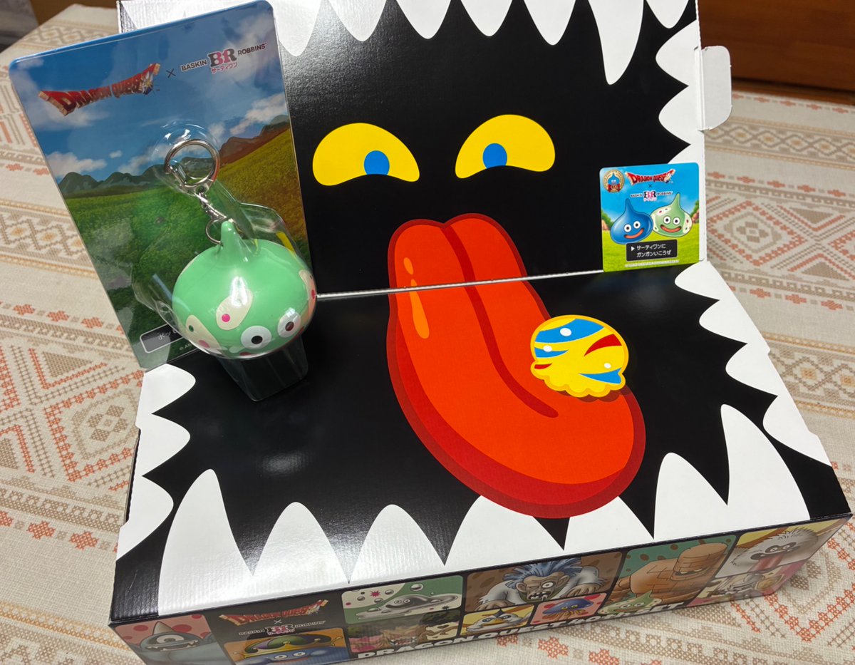 GamecreatorKei's tweet photo. 本日から始まった、「31アイスクリームとドラクエのコラボ」を買って来た😆 「ポッピングシャワースライムキーホルダー」は嬉しい☺️ コラボ記念カードの「サーティワンにガンガンいこうぜ」はナイス👍 https://t.co/HrCeos1zMY