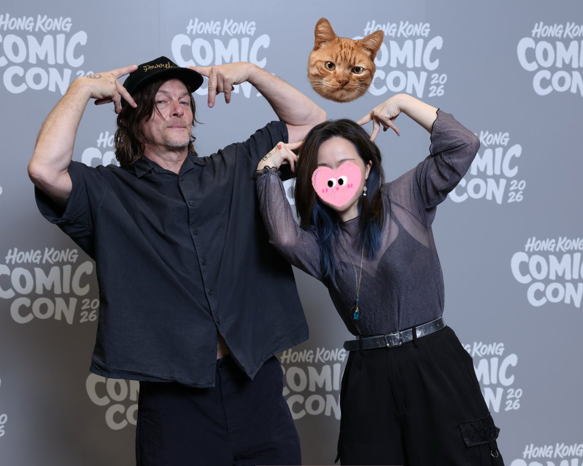 3000_etc's tweet photo. Just finished my very first Hong Kong Comic Con! ✨
He told me he remembered me from approaching him at Tokyo Comic Con last year. 😭

I’ll follow this man until the world ends. He’s the best in the world.
Hope he loves Hong Kong! 🖤🖤🖤🖤🖤🖤🖤🖤

#normanreedus https://t.co/KyR4cQts6B