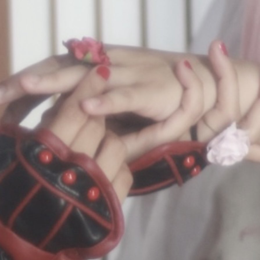 leo__nya's tweet photo. ちなみに渡した指輪は赤い薔薇のリング
サイズ測ってないのにピッタリでした👏✨️
自分は主の色(ピンク)薔薇を左手につけてます https://t.co/ajeZrMuMRX