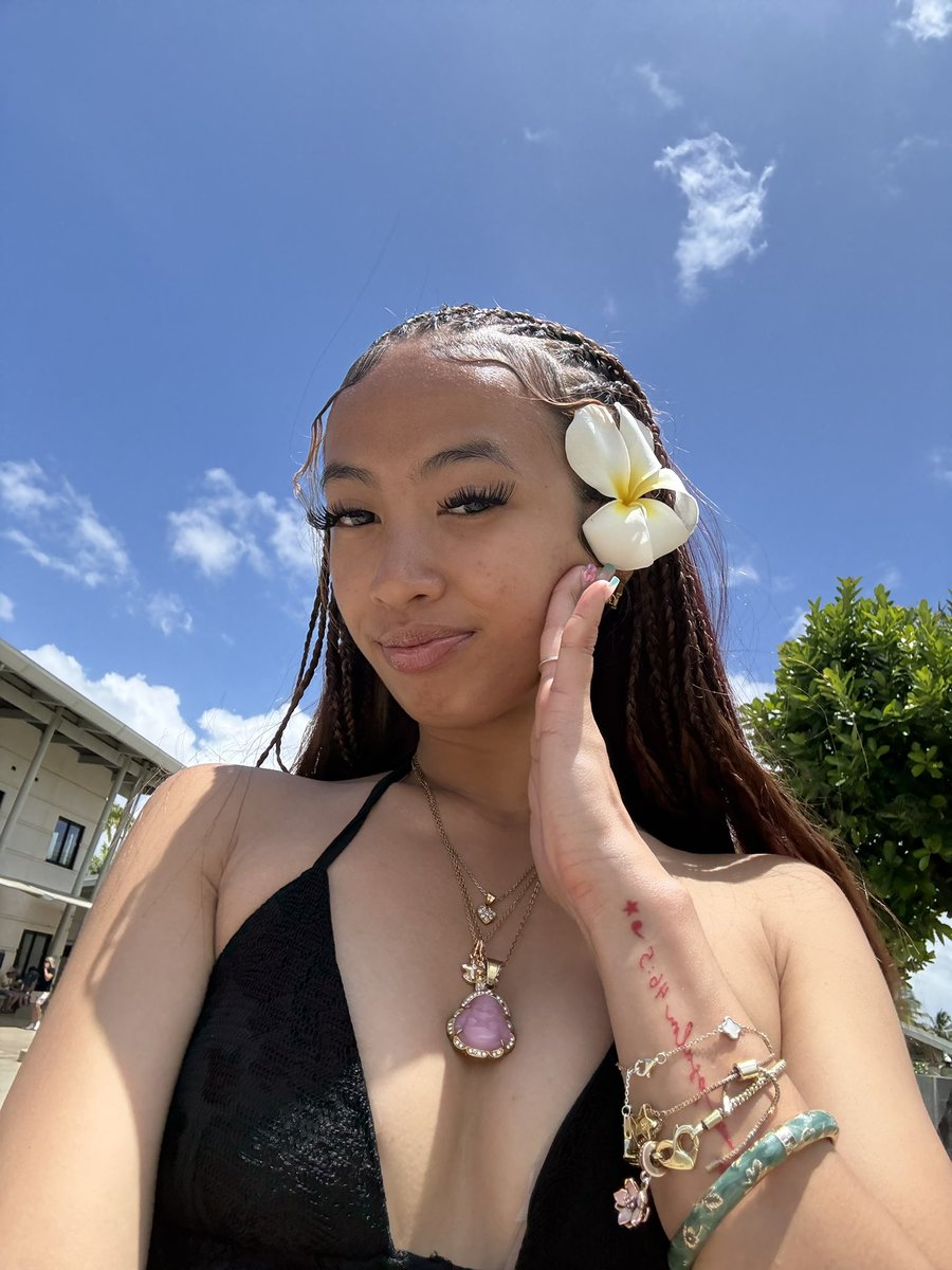 weakpocketss's tweet photo. hawaii asfcc https://t.co/w1EEEzM6nG