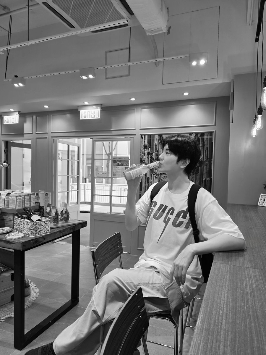 ifntinfo's tweet photo. [SNS] 260601 INFINITE Sungjong Instagram Update

"It's so hot ☀️
When it's hot, #/Lemonade🍋"

#인피니트 #성종 #이성종 https://t.co/HbULBq3wKM https://t.co/nzRyLTQMKO