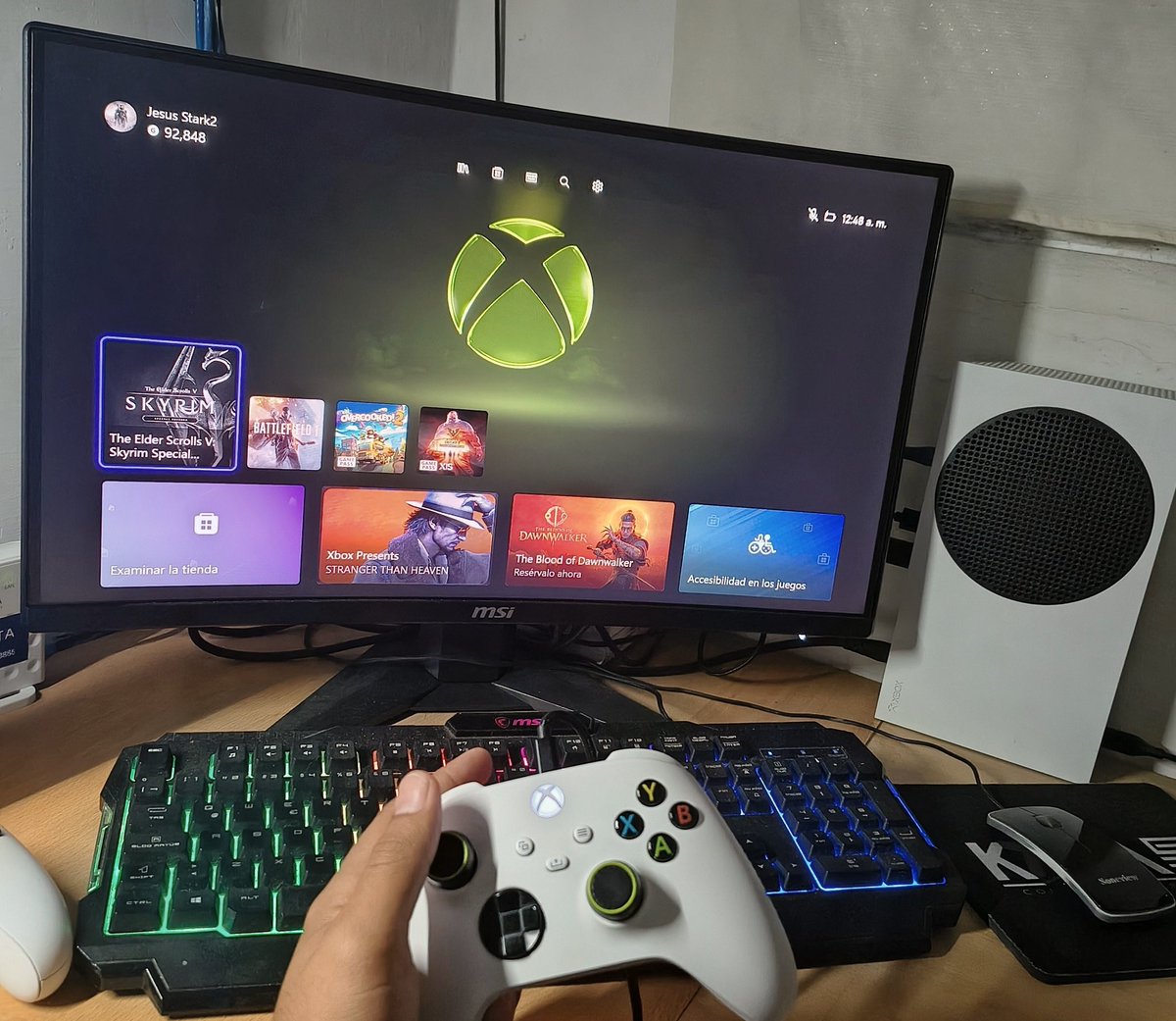 Jesusvivas19's tweet photo. @HazzadorGamin @JezCorden En Venezuela existe xbox aun cuando no es oficial y esa consola es una preciosidad https://t.co/MTPMwgRsX6