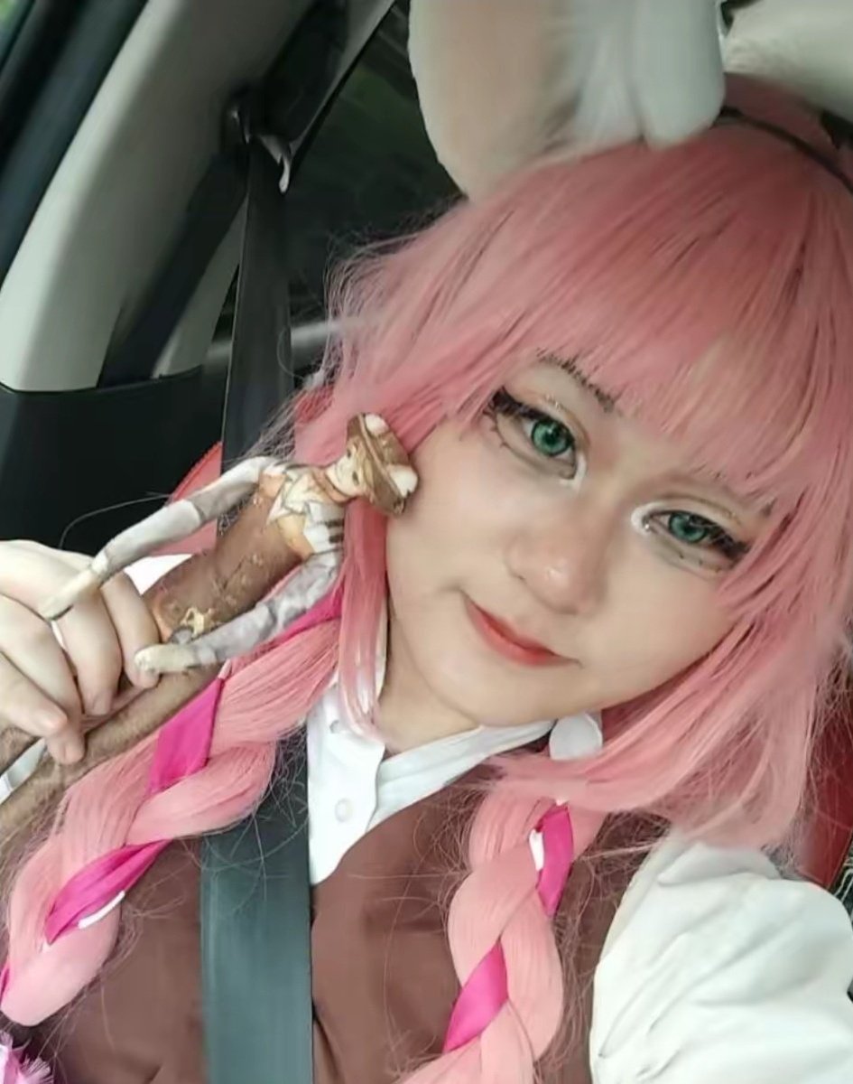 LexShiroji's tweet photo. I think everyone should cosplay a super niche character that no one at your local con knows about https://t.co/SXEVgP8i1H