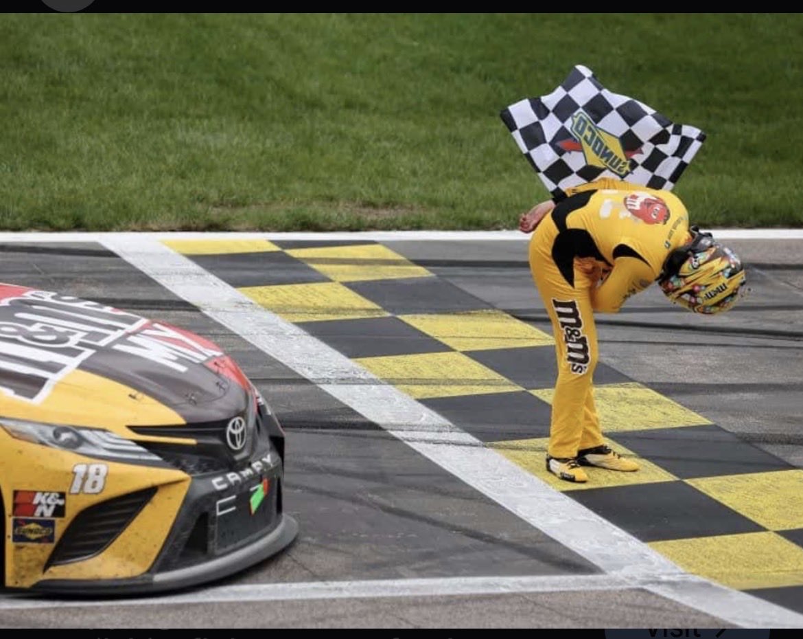 BenSiwula's tweet photo. Absolute disgrace! Kyle Busch would raise hell for that shitty bow of yours. Next time take some lessons @dennyhamlin https://t.co/Rp6AYVcALX