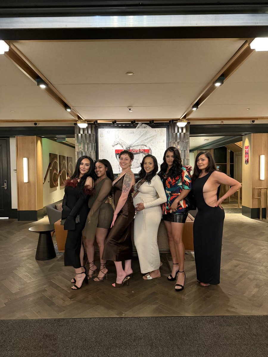 CourtAndretti's tweet photo. Some hawt ass gals ❤️‍🔥 https://t.co/Pi7GeVkQg4