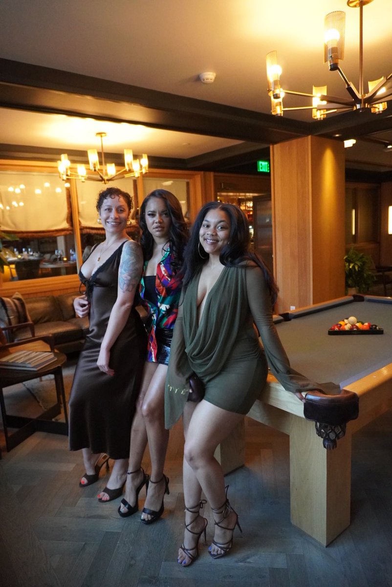 CourtAndretti's tweet photo. Some hawt ass gals ❤️‍🔥 https://t.co/Pi7GeVkQg4